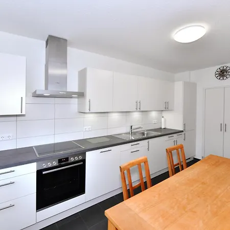 Gaestehaus In Schopfheim, 20 Km Zur Schweiz-basel, Direkte S-bahnverbindung بيت للعطل شوبفهايم